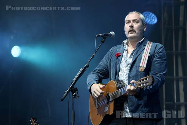 TINDERSTICKS - 2016-08-13 - SAINT MALO - Fort de St Pere - Stuart Ashton Staples